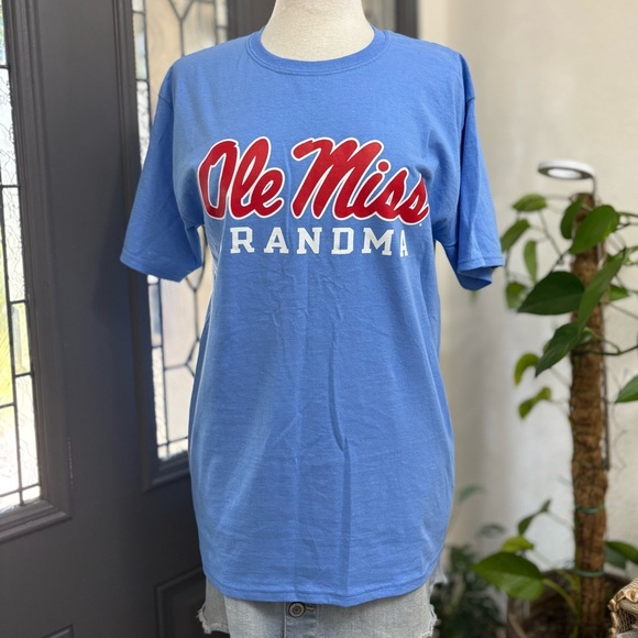 Champion Ole Miss Grandma Short Sleeve Graphic T-shirt | Size M - Picture 2 of 10